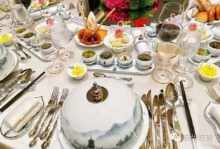2014年的apec会议欢迎晚宴是国宴规格,以北京烤鸭为重头戏.