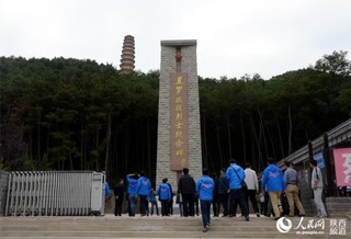 1954年为缅怀和纪念在直罗镇战役中牺牲的革命先烈，富县人民政府将牺牲的先烈遗骨集中安葬在直罗镇北山寺山下，修建了直罗镇战役烈士陵园。杜旭涛 摄