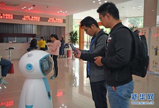 （社会）（1）“政务服务智能机器人”亮相南昌