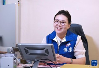   4月18日，博康关爱队队长、沙田区区议员郭宣彤接受记者采访。新华社记者 陈铎 摄