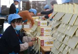 习水县一白酒包装车间。习水县投资促进局供图