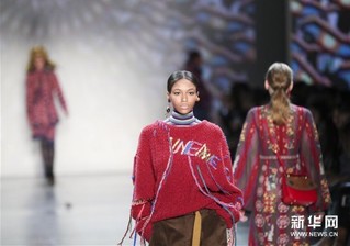 （新华视界）（1）Vivienne Tam品牌亮相纽约时装周
