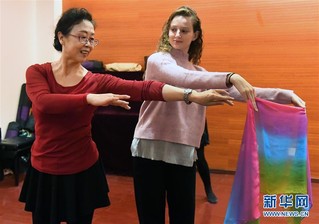 （文化）（5）北京朝阳：以色列艺术家与社区舞蹈队共享舞动乐趣