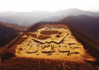 芦山峁 一座揭示中国4500年前文明的都邑遗址