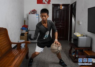 （体育）（4）独臂少年 篮球追梦