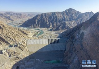 （社会）（1）“新疆三峡”阿尔塔什水利枢纽工程下闸蓄水