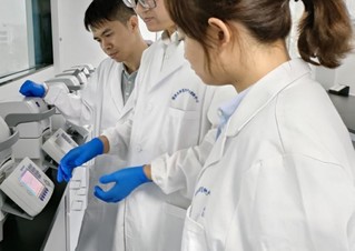 农业育种专家领衔的科研团队。