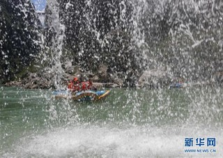  #（社会）（6）湖南张家界： 漂流享清凉