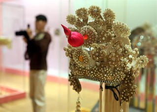 （文化）（6）香港时代广场将呈献“金冠银冕华丽缘”帽饰艺术展