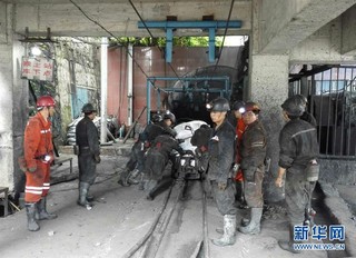 (突发事件)贵州水城县一煤矿发生涌水6人被困