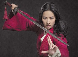 迪士尼公司宣布真人电影《花木兰》开机 刘亦菲短发持剑演绎木兰传奇