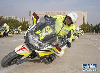 （社会）（6）首都交警铁骑开展特驾培训