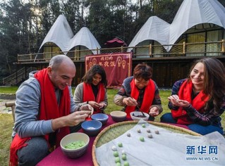 （新春走基层）（3）外国友人乡村民宿“过大年”