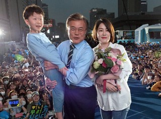 韩媒称文在寅女儿为在野党党员 总统父亲尊重女儿选择