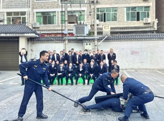 防暴演练。