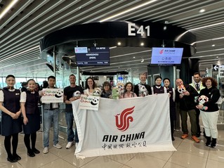 踩线团在罗马机场出发前合影。中国驻罗马旅游办事处供图