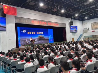 北京景山学校开学典礼现场。人民网白炅 摄