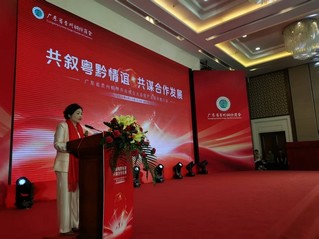 李荣娅作推介。