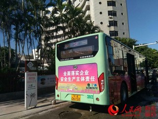 海口公交车变"救护车" 将突发晕倒老人送医抢救