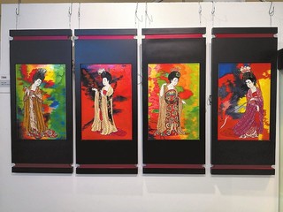 "三彩艺"作品.本报记者陈辉摄