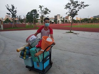 佛山市福彩志愿者助力学校复课