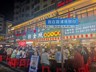 霞浦太康路美食一条街食客爆满。张彬彬摄