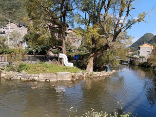 1、山乡村居。.jpg