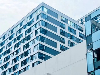 项目外立面蓝白相间。思明区融媒体中心供图