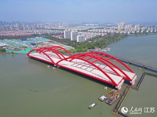 历时3年多尚未建成的新胜浦大桥。人民网记者王继亮摄