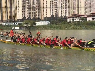 长乐营前马头村闰端阳龙舟竞渡。图片来源于常来长乐