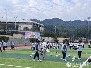 金沙教育研究院教育集团高级中学一隅。人民网 陈洁泉摄