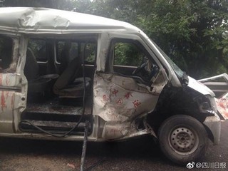 桂林景区滚石砸游客名单_桂林景区滚石砸游客_重庆一客运大巴被落石砸中