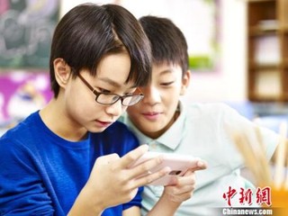 八部门防控青少年近视:调控网游总量 课堂禁带手机