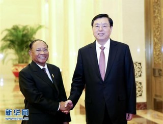 （时政）张德江与柬埔寨国会主席韩桑林举行会谈