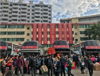 深圳福彩首批返乡爱心大巴启程3