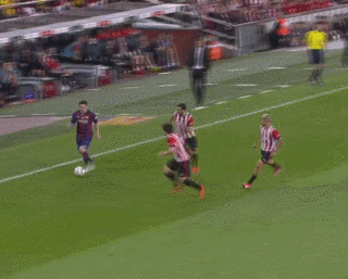 梅西1v4神球爆3秒后的贝尔 小贝入梅吹家族