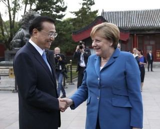 6月12日，国务院总理李克强在北京会见来华进行正式访问并举行第四轮中德政府磋商的德国总理默克尔。新华社记者 庞兴雷 摄