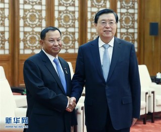 （时政）张德江会见柬埔寨参议院主席赛冲
