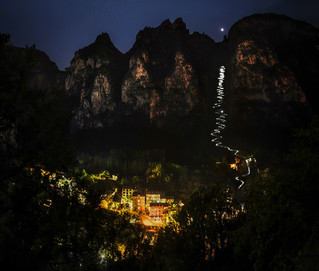 《七十二拐夜景》 李张成 摄