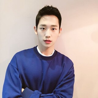 李敏镐迷之自拍登热搜 丁海寅孙艺珍宋仲基宋慧乔exo防弹少年团等大势