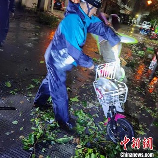 台风“黑格比”在浙江乐清登陆中心附近最大风力13级