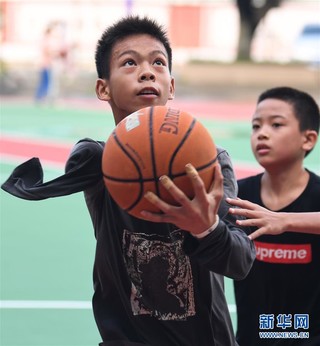 （体育）（9）独臂少年 篮球追梦