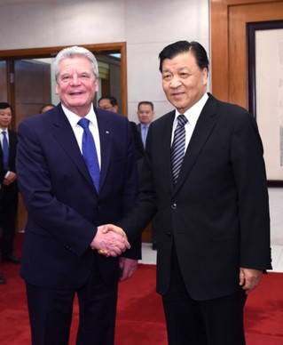   3月21日，中共中央政治局常委、中央党校校长刘云山在中央党校会见德国总统高克。