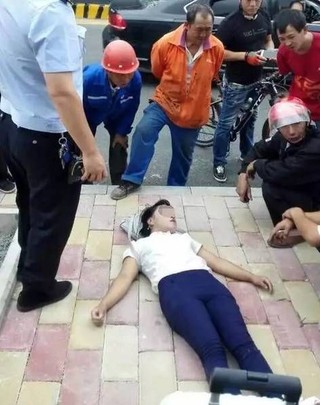 20多岁女孩求职无果 盘缠用尽饥饿晕倒