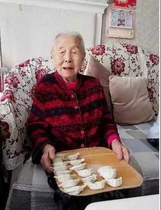 郑各庄村闲不住的“百岁奶奶”