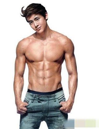 EXO朴灿烈胳膊肌肉线条分明 BTS田柾国GOT7王嘉尔等韩娱圈“完美肉体拥有者”大盘点【组图】