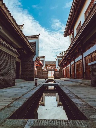 洋湖水街建筑主要以清末民初风格为主基调。