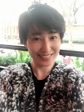 明星  胡小冉饰演黄衫女子   现在她已经淡出娱乐圈,现在很少有她的