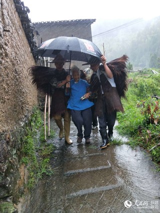 镇坪人口_...军为首届\