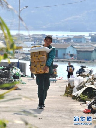 （新春走基层·图片故事）（14）海上邮路：一个人·一片海·二十年